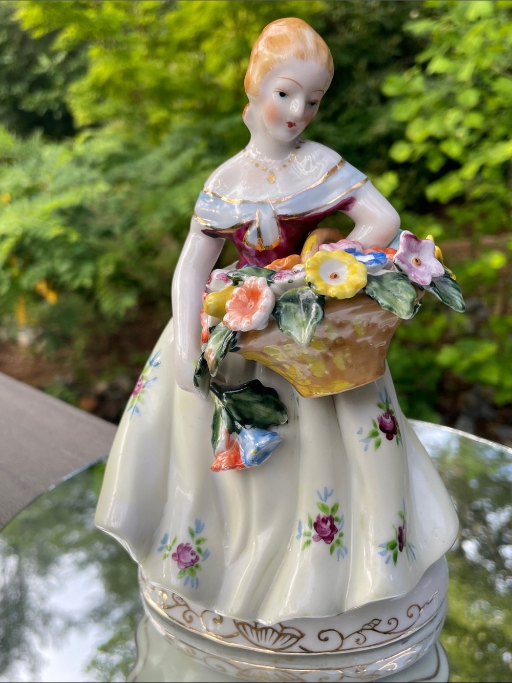😍 Vintage JAPAN HAND PAINTED Lady Figurine Flower Basket GOLD TRIM
